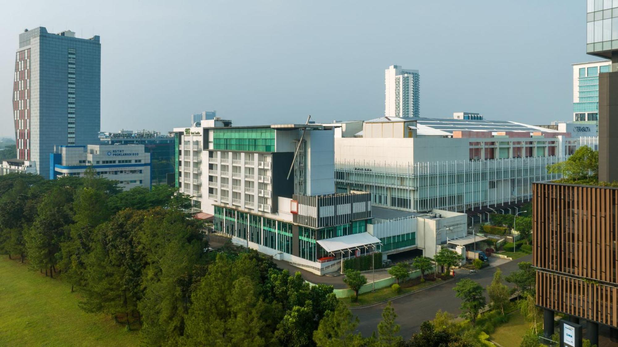 Hotel Santika Bsd City-Serpong Kültér fotó