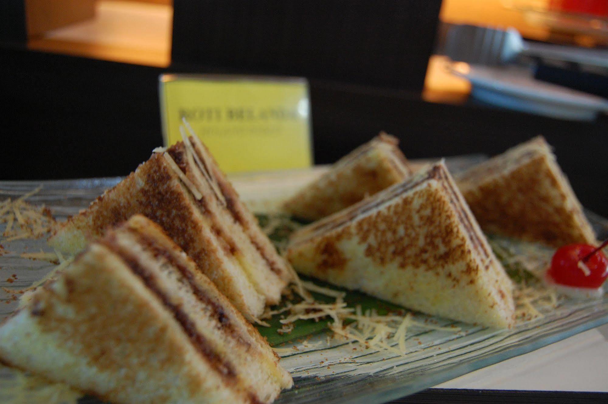 Hotel Santika Bsd City-Serpong Kültér fotó